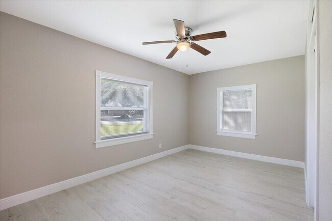 Building Photo - 807 S 12th St