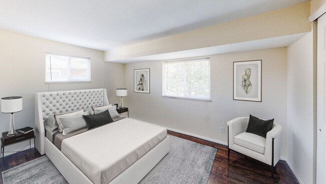 Building Photo - BEAUTIFUL 2 Bedrooms + 1 FULL Bath with Re...