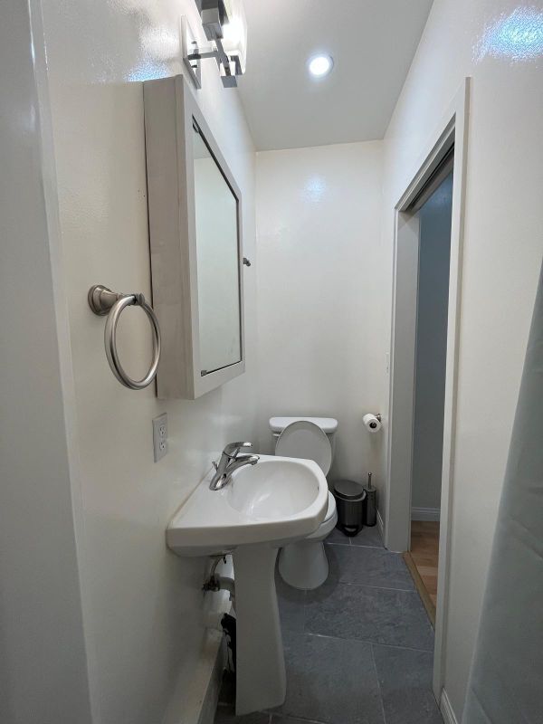 Building Photo - 2144 Bluehaven Ct