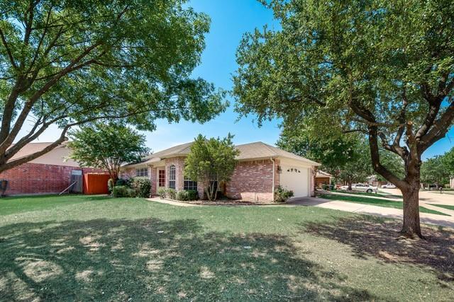 Building Photo - 2323 Brookview Dr