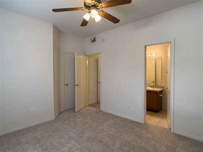 Building Photo - 6500 Harbor Town Dr