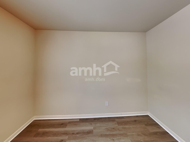 Building Photo - 491 Twain Cir