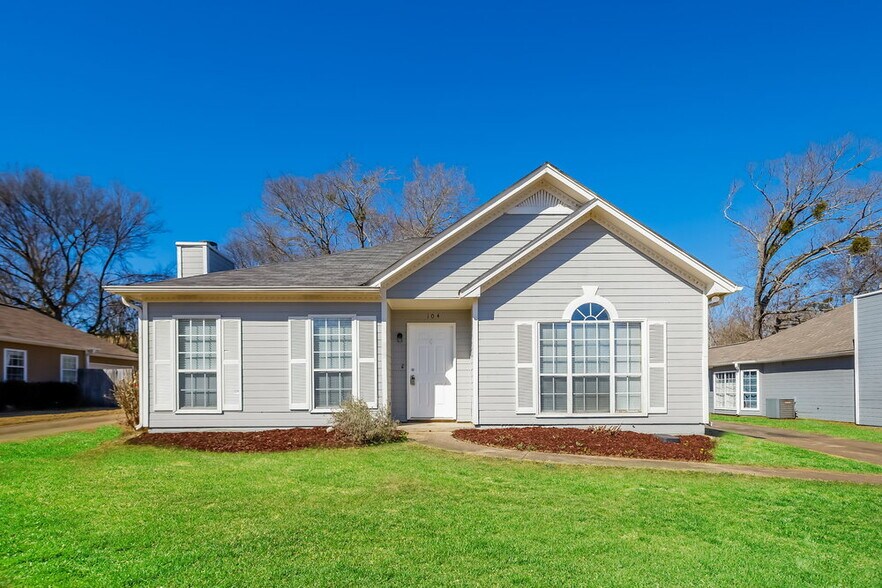 Primary Photo - 104 Stonehaven Dr