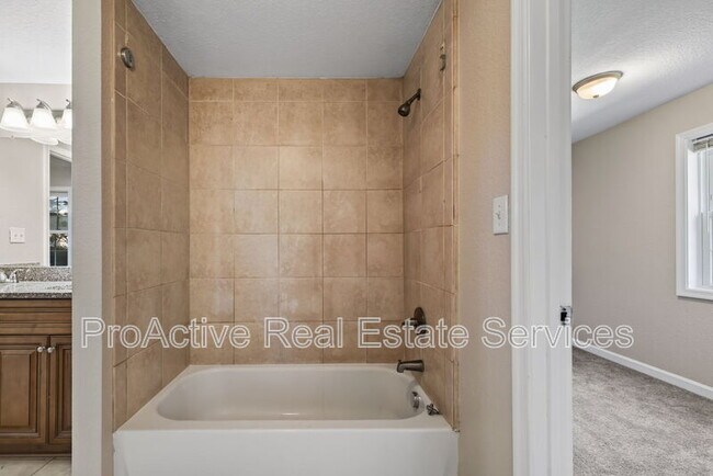 Building Photo - 1065 Lindenwood Ave