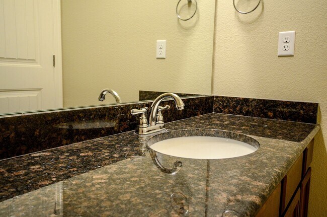 Building Photo - 3836 Manhattan Ave