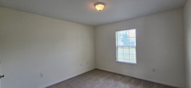 Building Photo - Single Family Home in Grandview