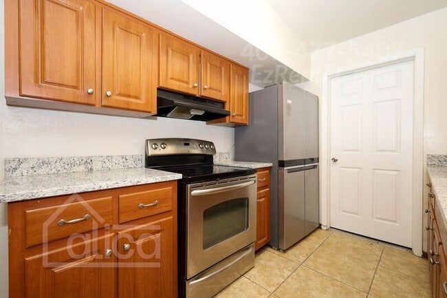 Building Photo - 6024 Oakcrest Cir