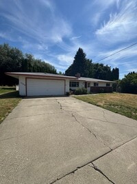 Building Photo - 1702 College Pl