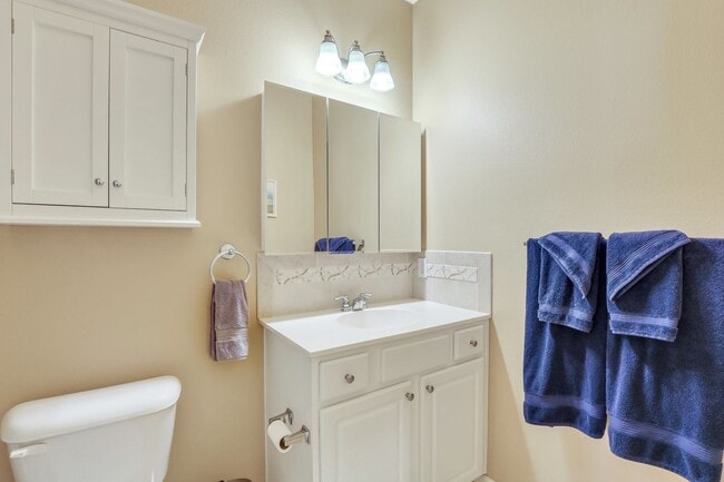 Building Photo - Stunning 2 bedroom, 2 bath in Bluffton