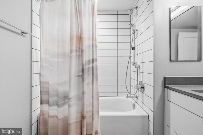 Building Photo - 1300 4th St SE