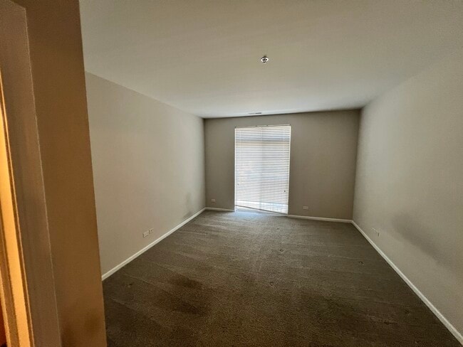 Building Photo - 625 Deerfield Rd