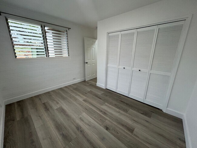 Building Photo - 2601