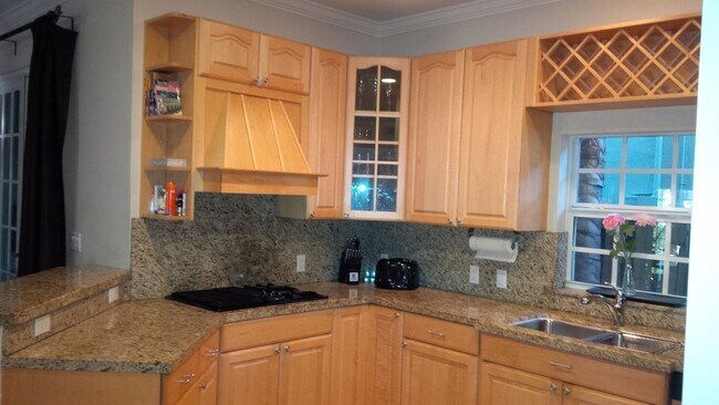 Building Photo - 857 SW 11th Ct