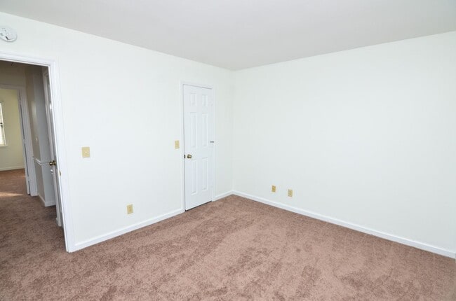 Building Photo - 931 Brentwood Pointe