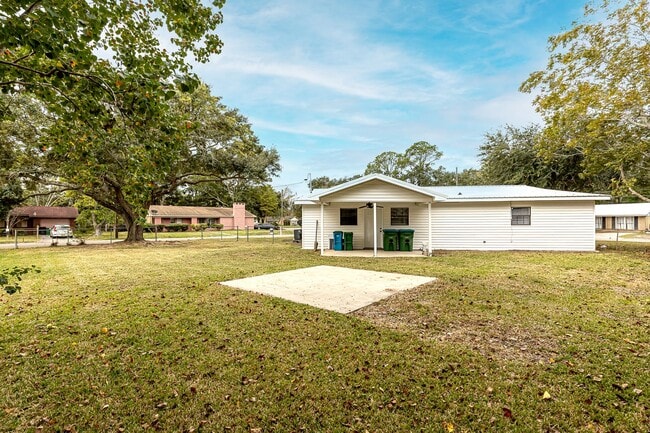 Building Photo - 4703 Bronfair Ave