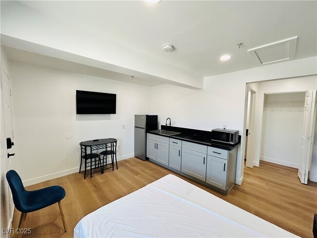 Building Photo - 1418 S 3rd St