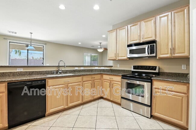 Building Photo - 2313 W Bonanza Ln