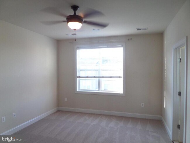 Building Photo - 15998 Greymill Manor Dr