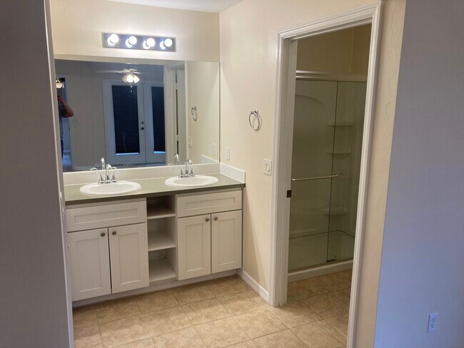Building Photo - 2465 Tishman Ave