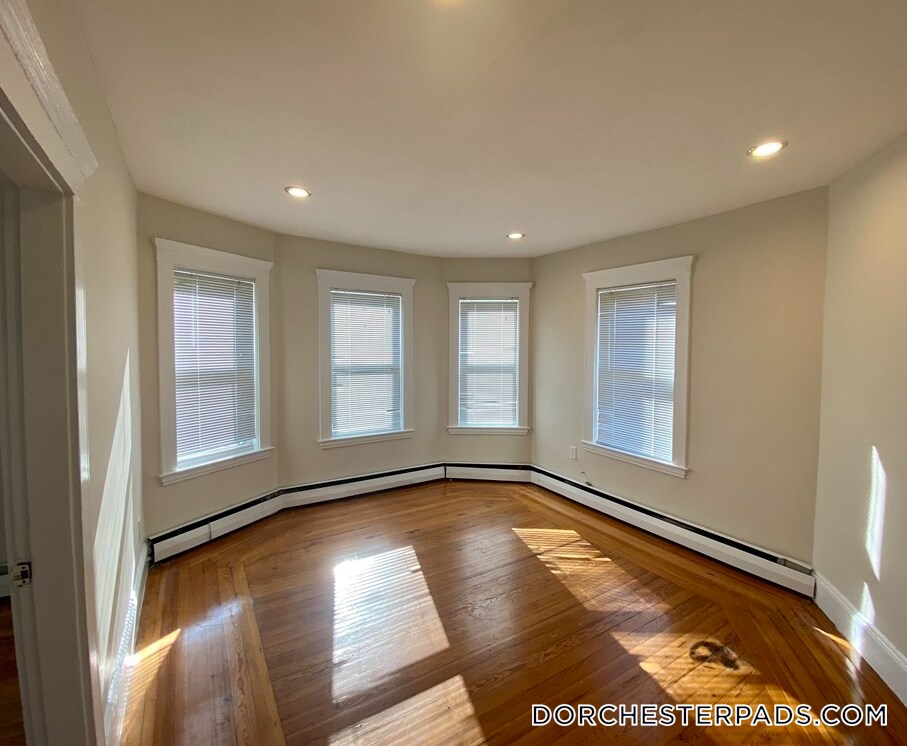 Building Photo - 42 Fenton St