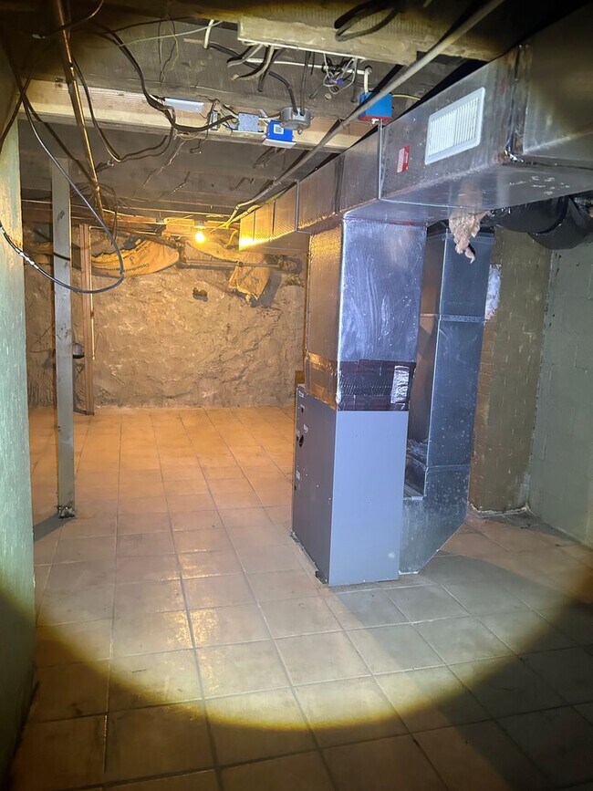 Building Photo - Section 8 considered.  3-bedroom row home in Midtown Harrisburg