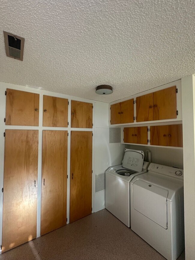Building Photo - Charming unit in Kalispell Duplex