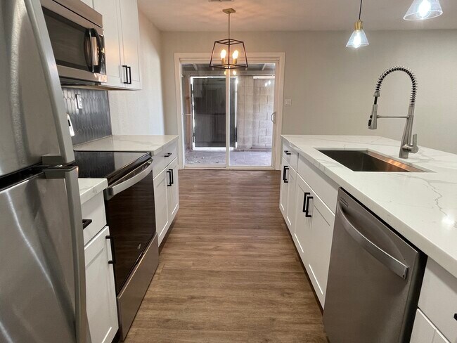 Building Photo - 1111 N 84th Pl