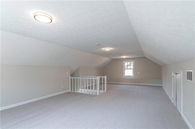 Building Photo - 3165 Henderson Walk