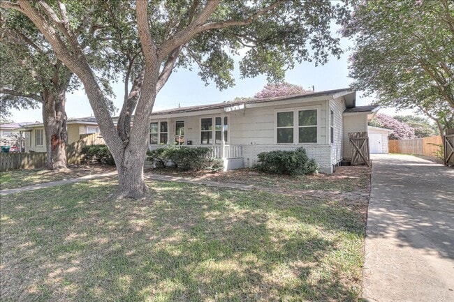 Building Photo - 6046 Hugo Dr