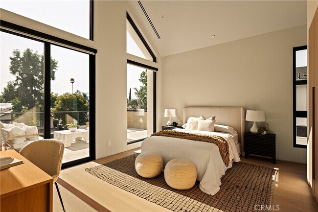 Building Photo - 5006 Enfield Ave