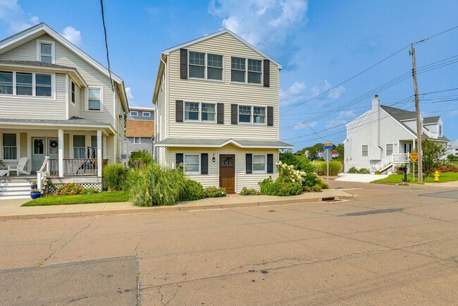 Building Photo - 47 Cosey Beach Ave