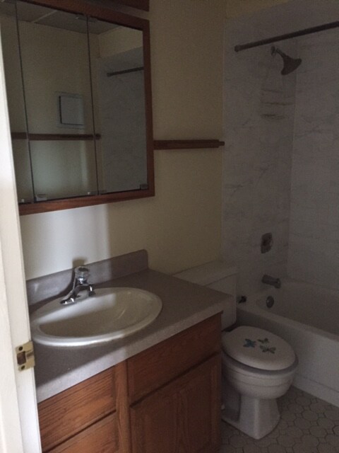 Building Photo - 5405 Chateau Dr