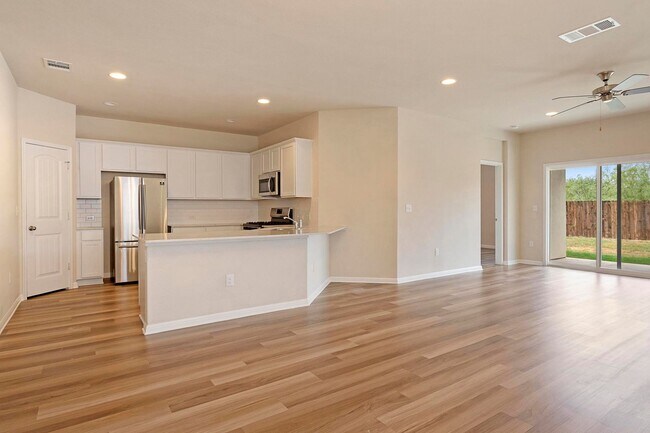 Building Photo - Gorgeous 4-bedroom home!