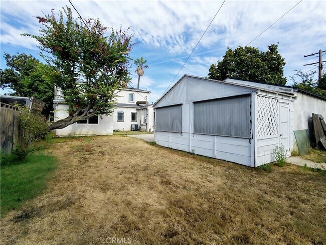 Building Photo - 3907 Edgehill Dr