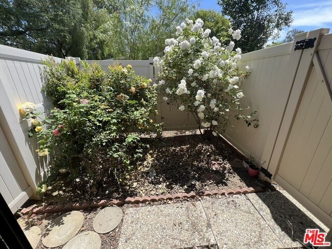 Building Photo - 28549 Conejo View Dr
