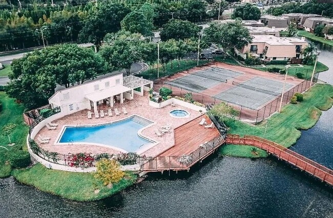 Building Photo - 15436 E Pond Woods Dr