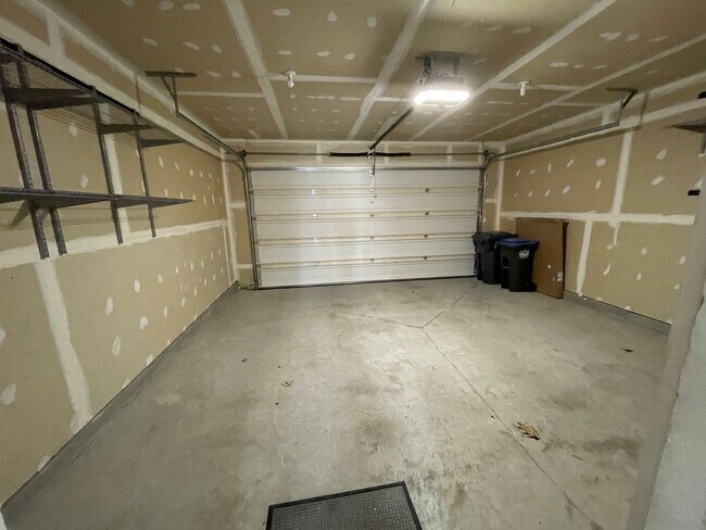 Building Photo - Stunning Light-Filled 3 Bed 2/2 Bath Townhome In Sought After Brambleton