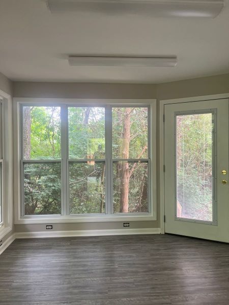 Building Photo - Recently renovated 3bd/2ba townhome in Ced...
