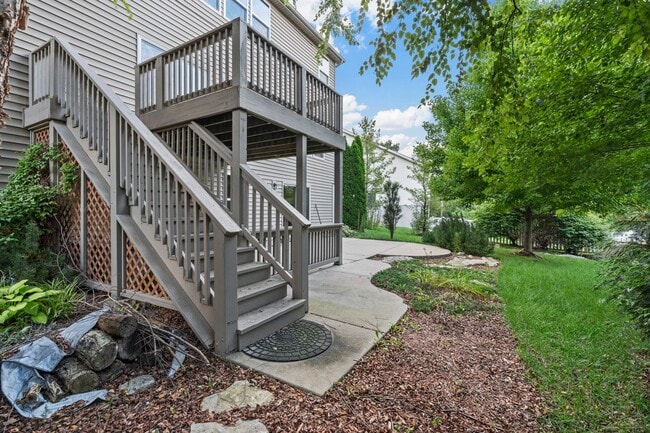 Building Photo - Stunning Former Display Home on a Quiet Cu...
