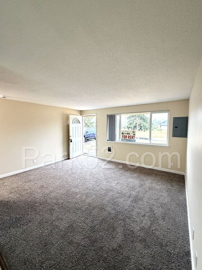 Building Photo - 1707 Garfield St S