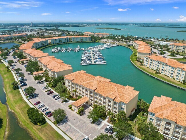 Building Photo - 17 Harbour Isle Dr W