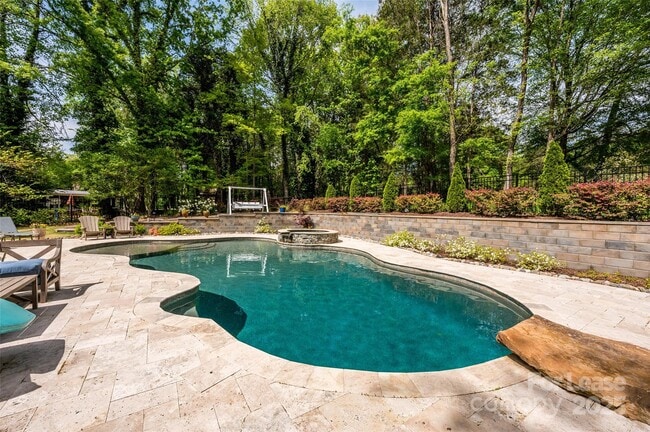 Building Photo - 10316 Whitethorn Dr