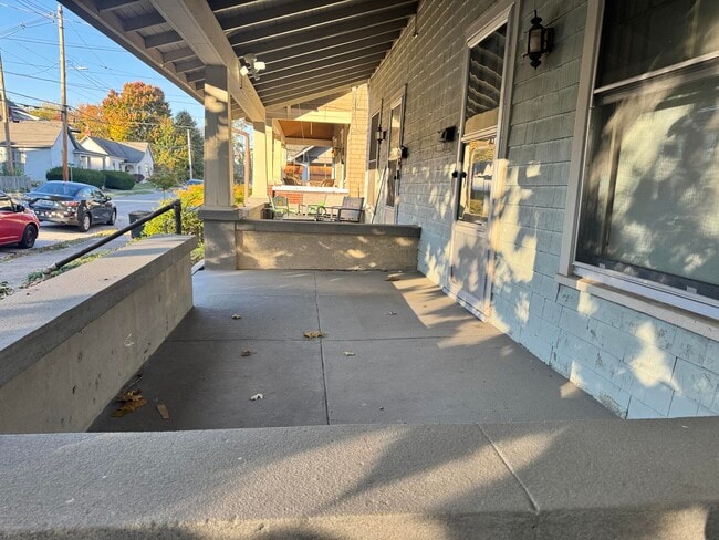 Building Photo - 423 Steele St