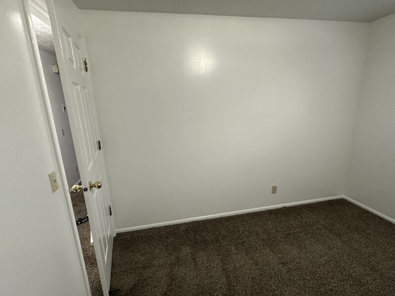 Building Photo - 689 E 2300 N