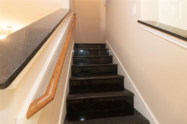 Building Photo - 2202 Crossmill Ln