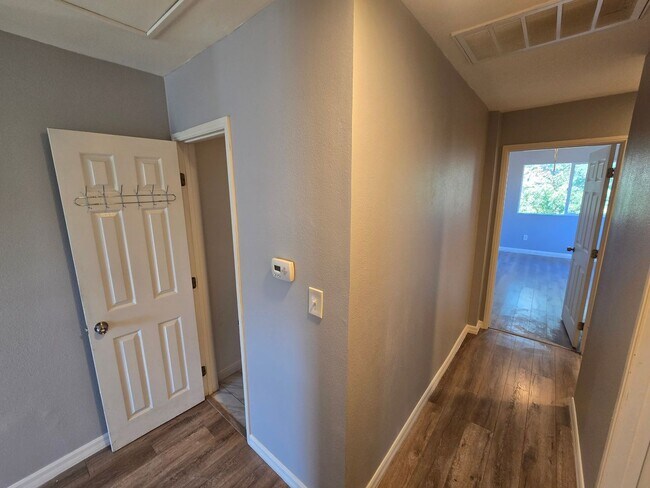 Building Photo - Beautifully Remodeled 3 Bed, 2 Bath Home f...