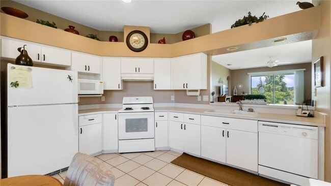 Building Photo - 5316 Sir Churchill Dr