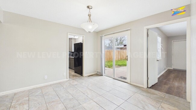 Building Photo - 886 S Fabrique Dr