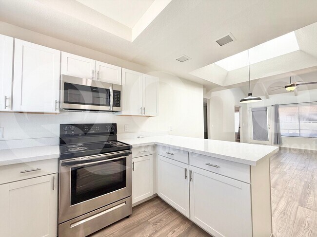 Building Photo - 11666 N 28th Dr