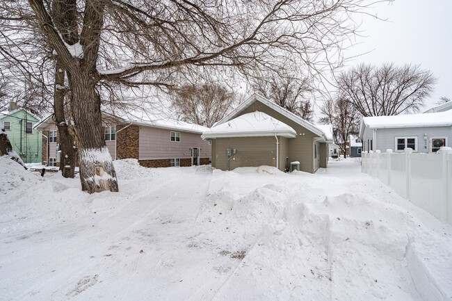 Building Photo - Single Family Home